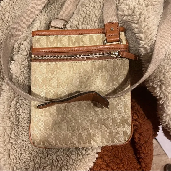 Michael Kors Crossbag - Picture 1 of 6